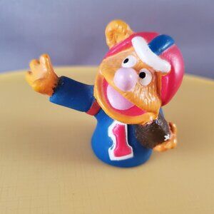 Muppets Fozzie Bear Finger Puppet Football Helmet #1 Dairy Queen Premium 1996